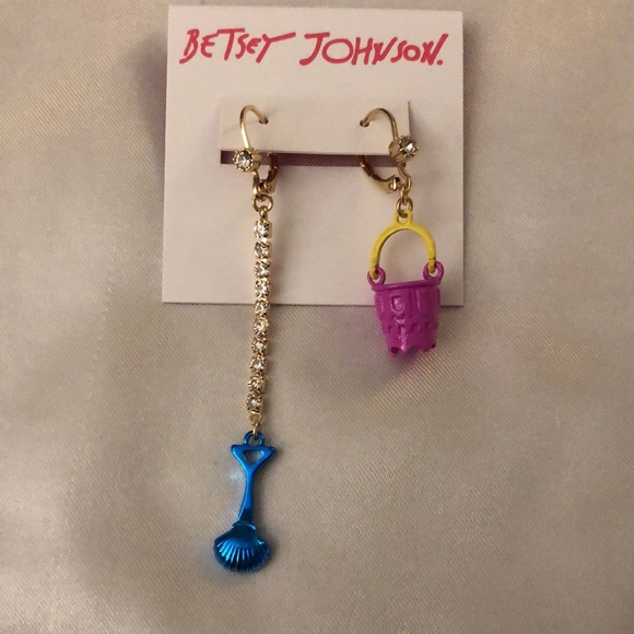 Betsey Johnson Blue Seashell Shovel & Pink Pail Mismatch Drop Earrings NWT - Picture 8 of 12